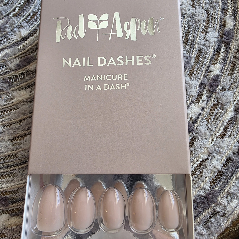 Red Aspen Nail Dashes